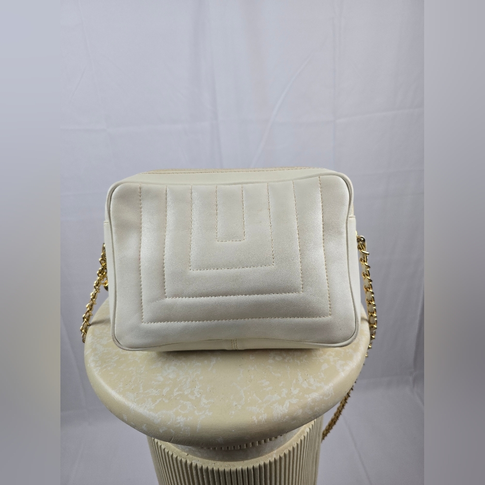 Magnum Fashion  White Quilted Purse with zipper closure